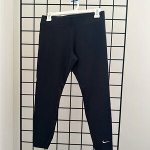 Nike women’s Black Active Leggings